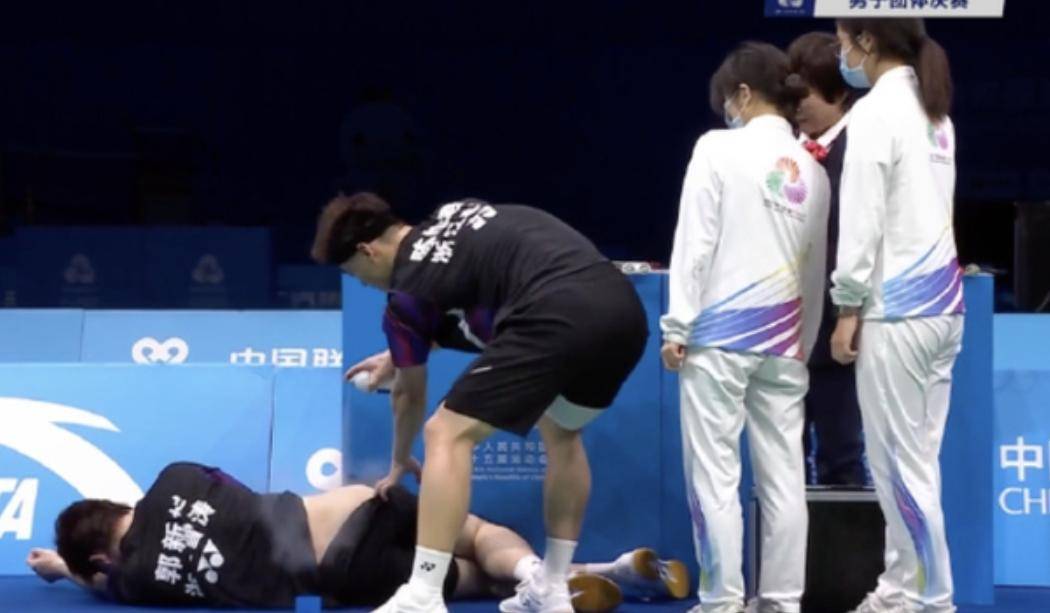 中国队轻取印尼队,石宇奇带队取胜 中国队轻取印尼队,石宇奇带队取胜